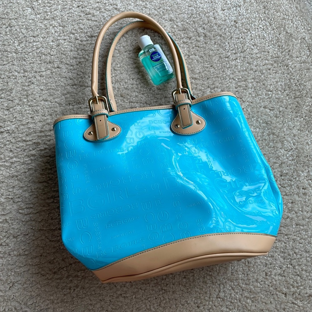 BCBGirls turquoises bucket purse